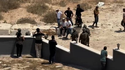 Israeli settlers besiege Palestinian homes in occupied West Bank